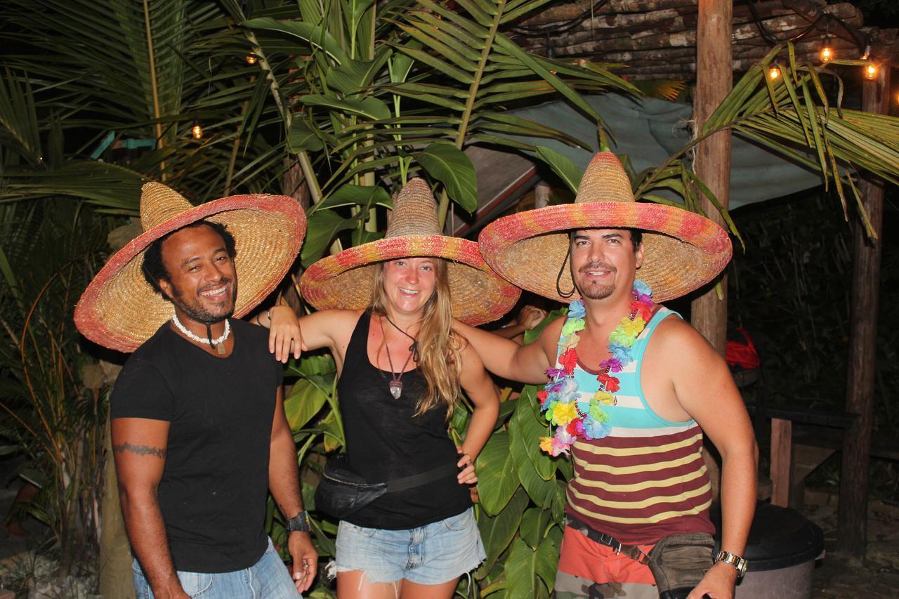 Coconut Hostel Bocas Town Ngoại thất bức ảnh