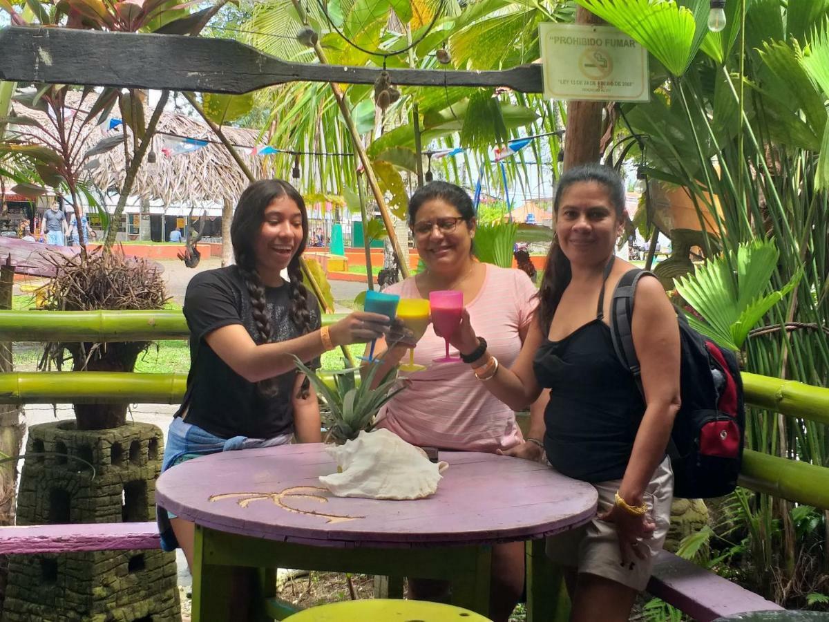 Coconut Hostel Bocas Town Ngoại thất bức ảnh